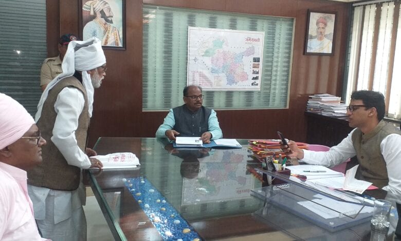 The-issue-of-Riddhpur-bus-stoppage-heats-up-amravati-mandal