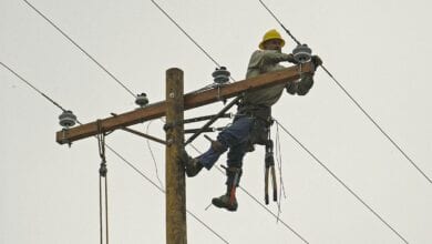 electricity-worker-falls-from-a-pole-amravati-mandal
