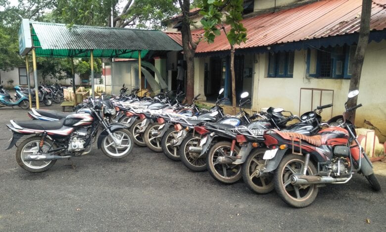 14-motorcycles-recovered-from-three-thieves-amravati-mandal