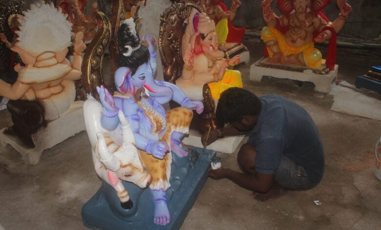 ganpati-making-amravati-mandal