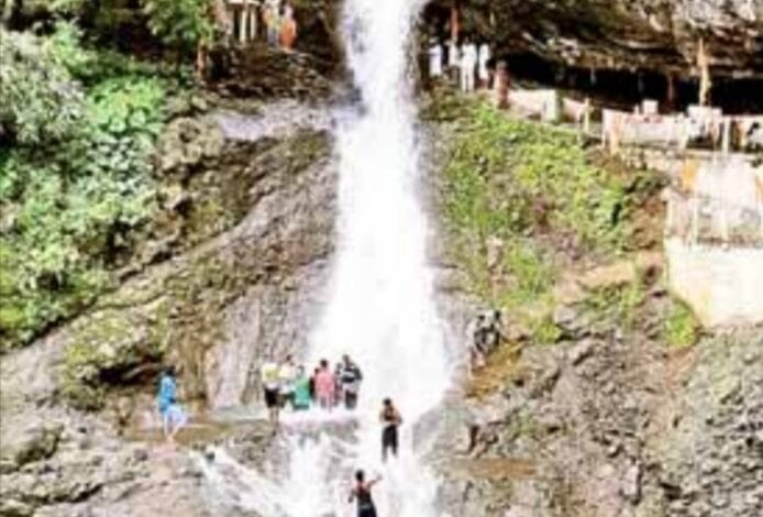 mahdevkhora-waterfall-amravati-mandal