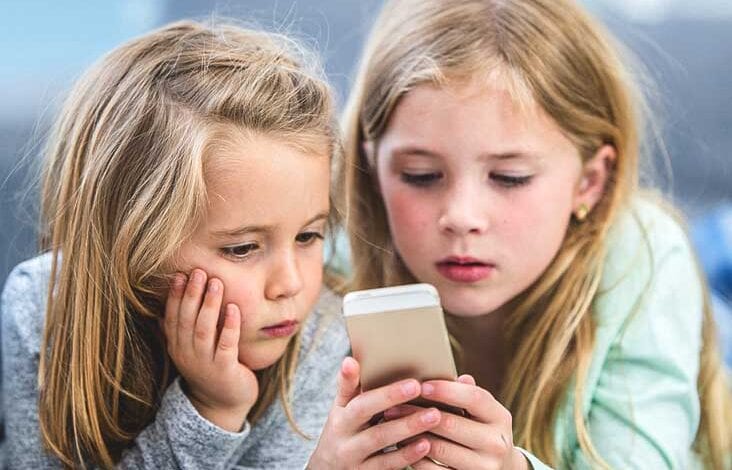 one-mobile-two-children-how-will-online-class-amravati-mandal