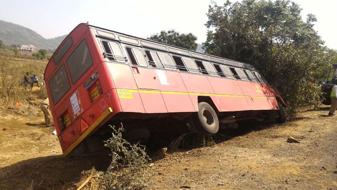 bus-accident-amravati-mandal