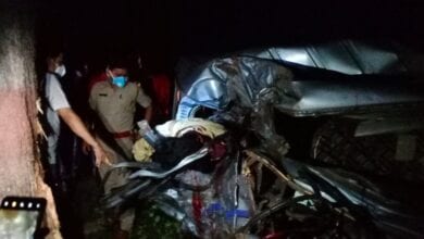 cruiser-car-crashed-into-a-tree-amravati-mandal