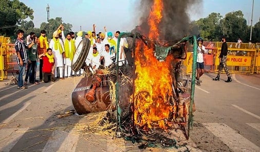 Insult-to-Farmers-Amravati-Mandal