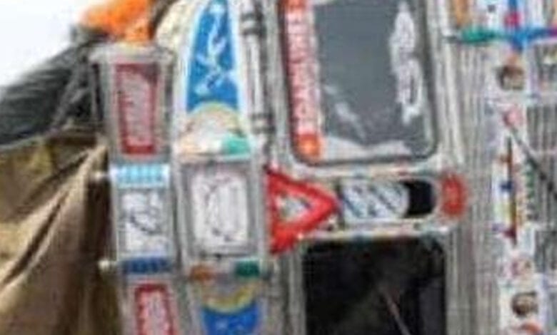 truck-overturned-amravati-mandal
