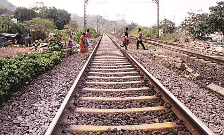 railway-tracks-amravati-mandal