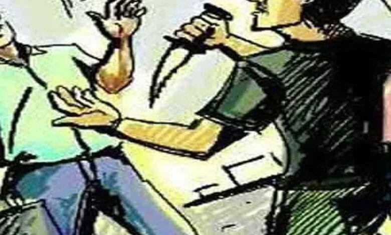 Knife-attack-amravati-mandal