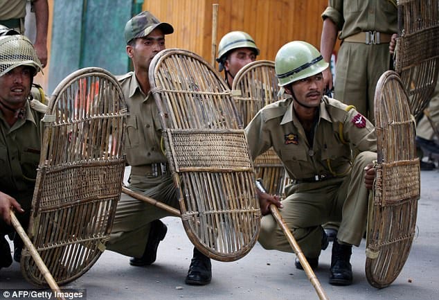 Attack-on-Police-Amravati-Mandal