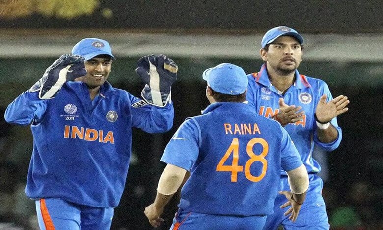 Dhoni-Yuvraj-Raina-Amravati-Mandal