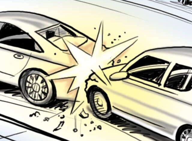 Two-cars-crowded-amravati-mandal