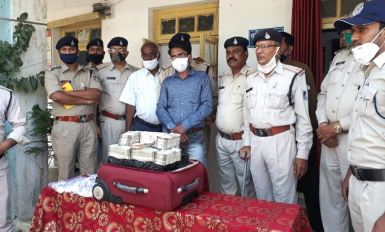 जबलपुर जीआरपी ने जब्त किए हवाला के 1 करोड़ 27 लाख