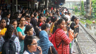 women_local_train_amravati-mandal