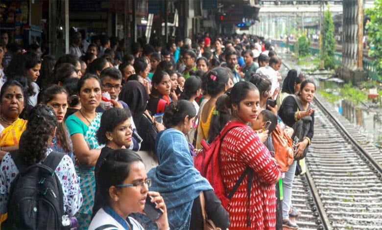 women_local_train_amravati-mandal