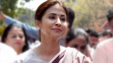 Urmila-Matondkar-Amravati-Mandal