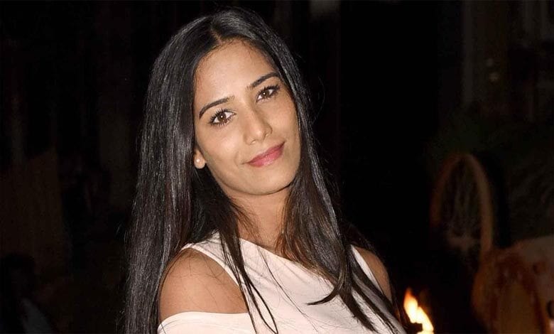 poonam-pandey-amravati-mandal