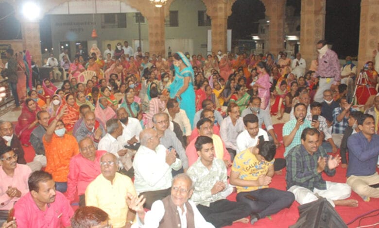 Bhajan-evening-amravati-mandal