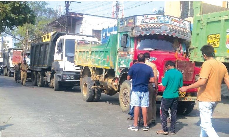truck-caught-amravati-mandal