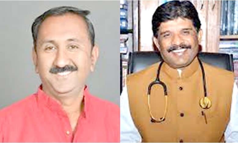 Chetan-Gawande-with-Dr.- Avinash-Chaudhary-amravati-mandal