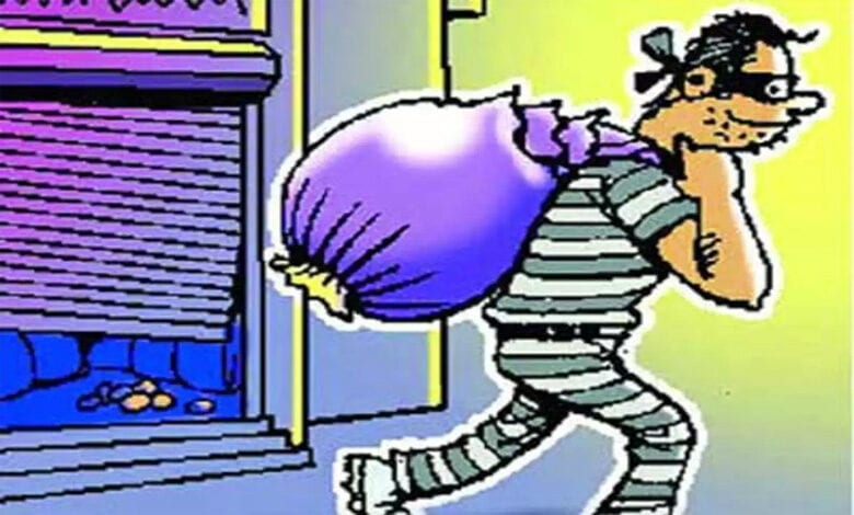 Auto-showroom-Theft-amravati-mandal