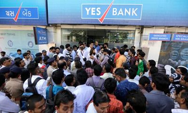 Crowd-Bank-Amravati-Mandal