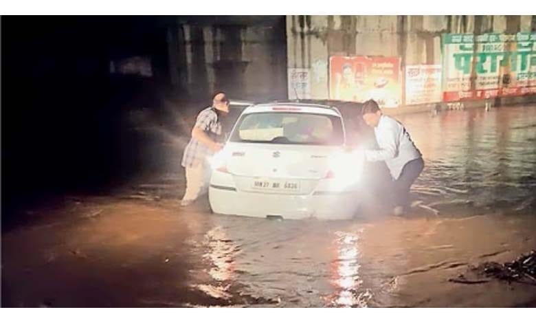 stuck-car-amravati-mandal