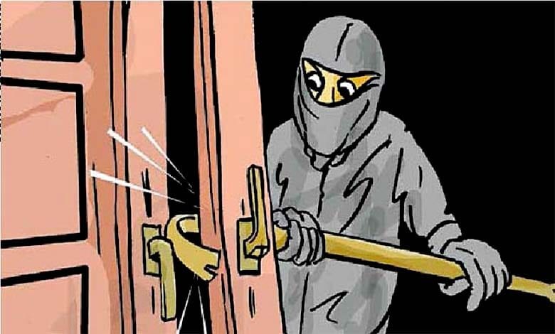 school-theft-amravati-mandal