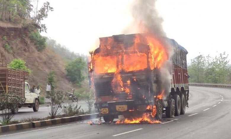 burning-truck-amravati-mandal
