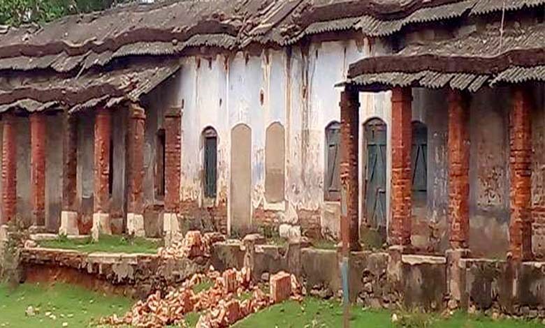 Shabby-school-amravati-mandal