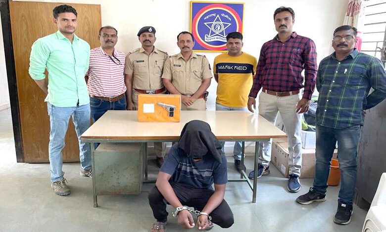'Sameer'-caught-with-pistol-amravati-mandal