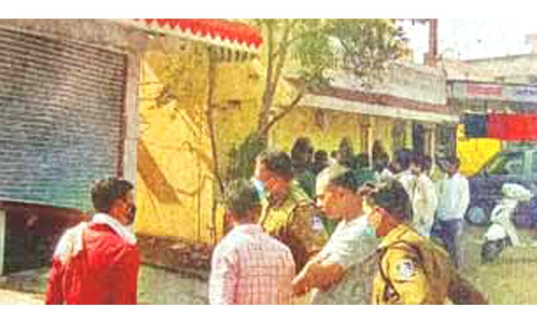 Theft-at-Annapurna-Jewelers-amravati-mandal