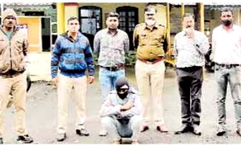 Tavera-Driver-Caught-amravati-mandal