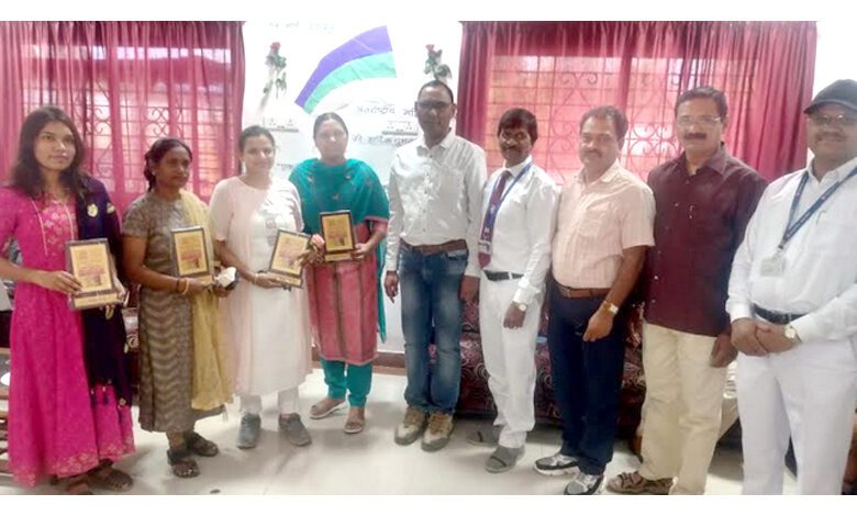 female-employees-amravati-mandal