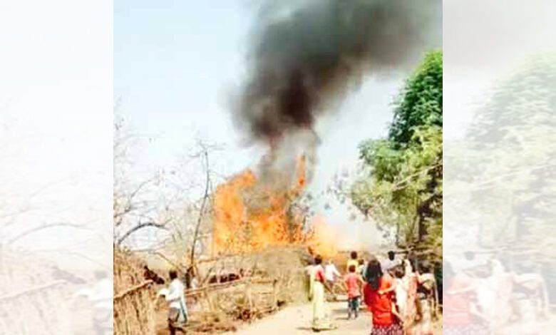 Hut-Burnt-Down-amravati-mandal