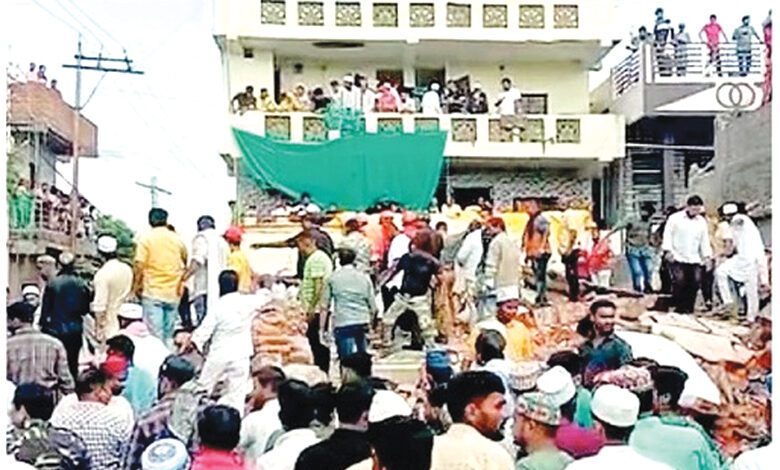 Collapsed-Building-amravati-mandal